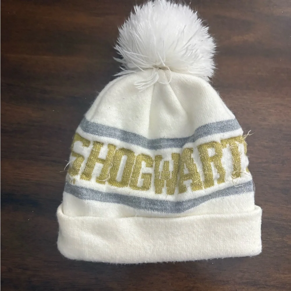 Hogwarts Harry Potter Kids Pom-Pom Hat in White and Gold fall winter
